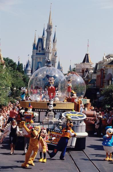 magic kingdom spectro  magic parade disney vacation